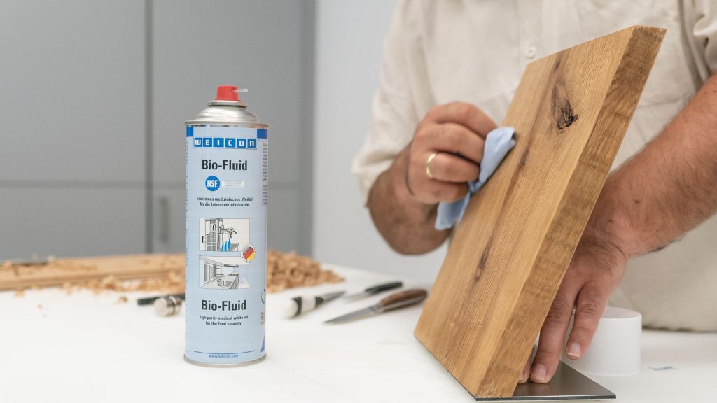 Holzpflege mit WEICON Bio-Fluid