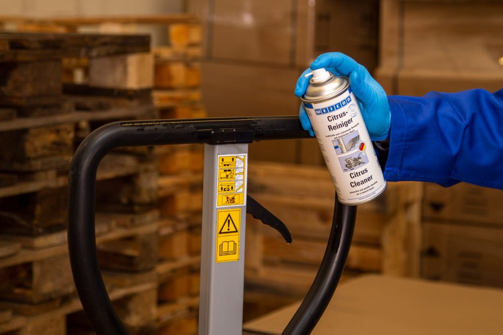 WEICON Citrus Cleaner for pallet jack steering – cleans and supports the disinfection of surfaces