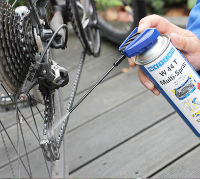 Removing rust: To protect the bicycle chain from rust, WEICON W 44 T is suitable as a protective spray