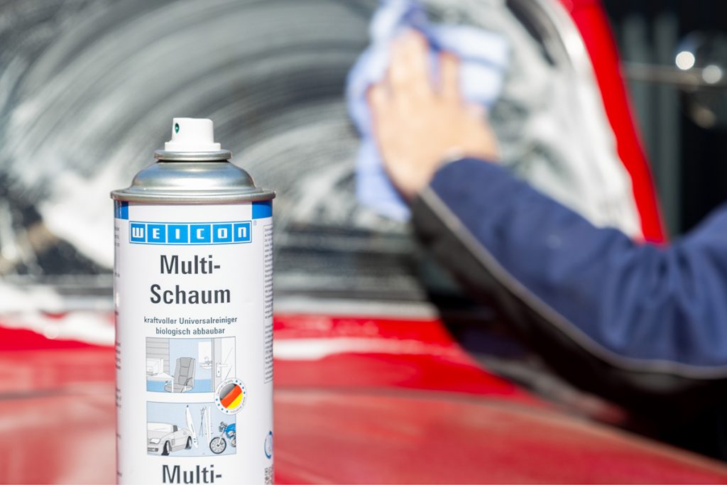 WEICON Multi Foam is free of corrosive and caustic substances and is thus perfect for the gentle cleaning of the windscreen