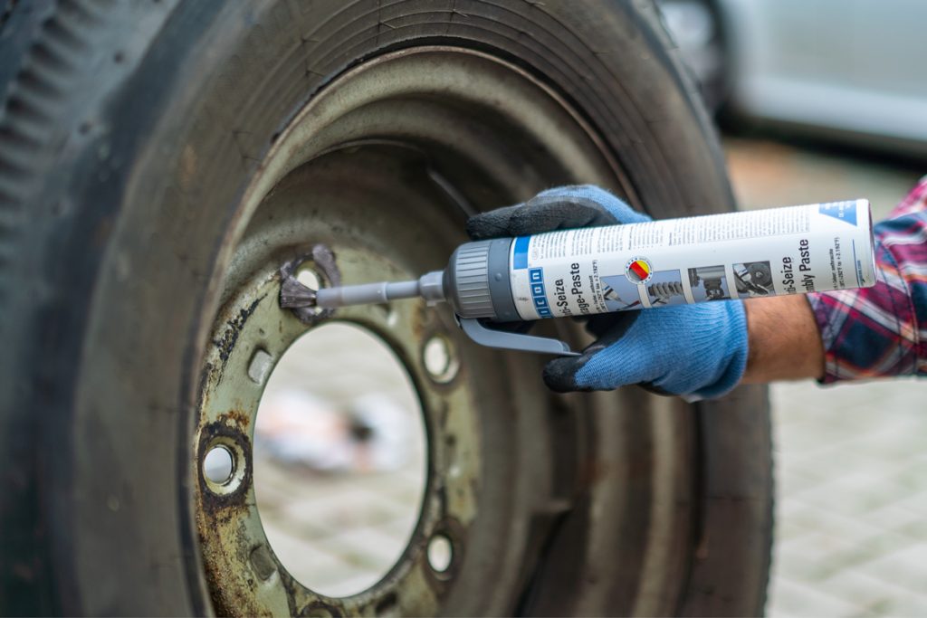 WEICON Anti-Seize High-Tech Assembly Paste lubricates the stud bolts on the wheels