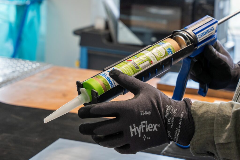 Adhesives in sustainable packaging